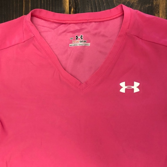 NWOT- UNDER ARMOUR Pink V-Neck HEAT GEAR Size Small - Picture 2 of 3